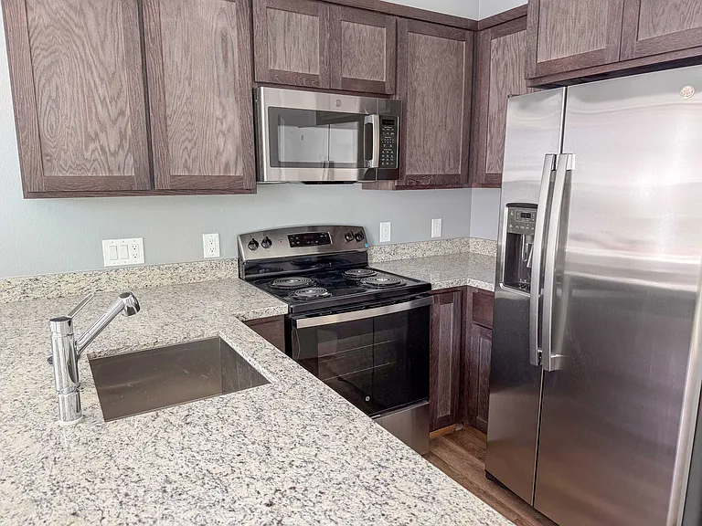 ONE18 West Street Residential — Photo 4