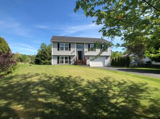 9 Horseshoe Ln, Hampden, ME 04444