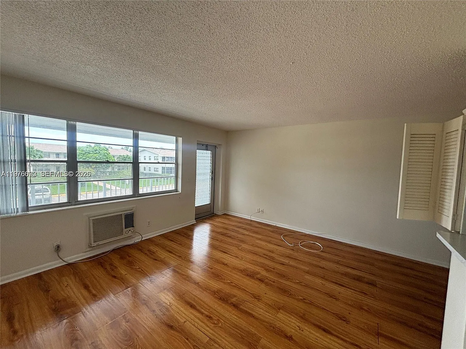 Windsor Condos — Photo 2