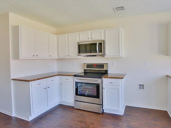 4th image of 208 Crystalwood Dr