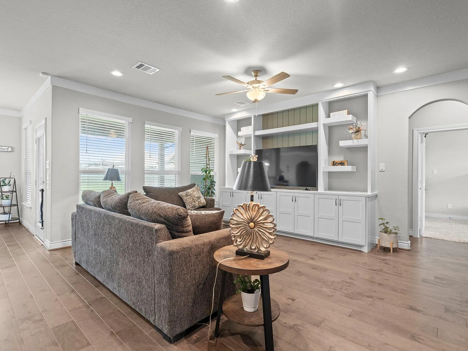 4 bed, 3.0 bath, 2145 sqft, $2,500 — Photo 3