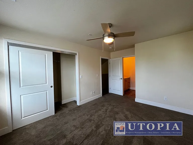 Spacious and Modern 3-bedroom, 3.5 bathroom in Seabright just minutes away from the Beach Boardwa... — Photo 11