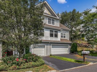 78 Hillcrest Ln, Peekskill, NY 10566