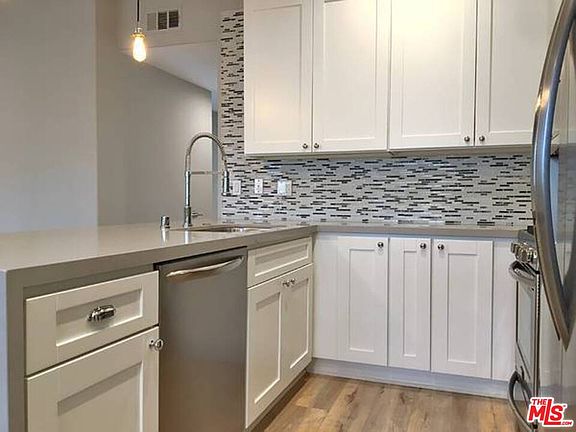 4th image of 10560 Santa Monica Blvd APT 3