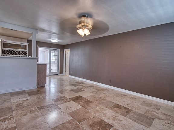 3rd image of 5710 Bainbridge Ave