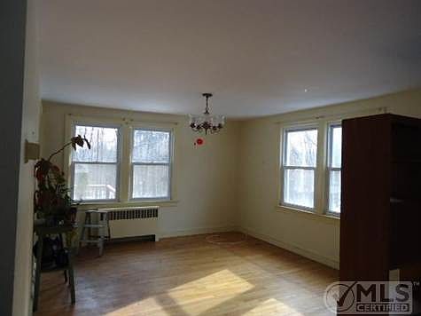 3rd image of 48 N Manheim Blvd