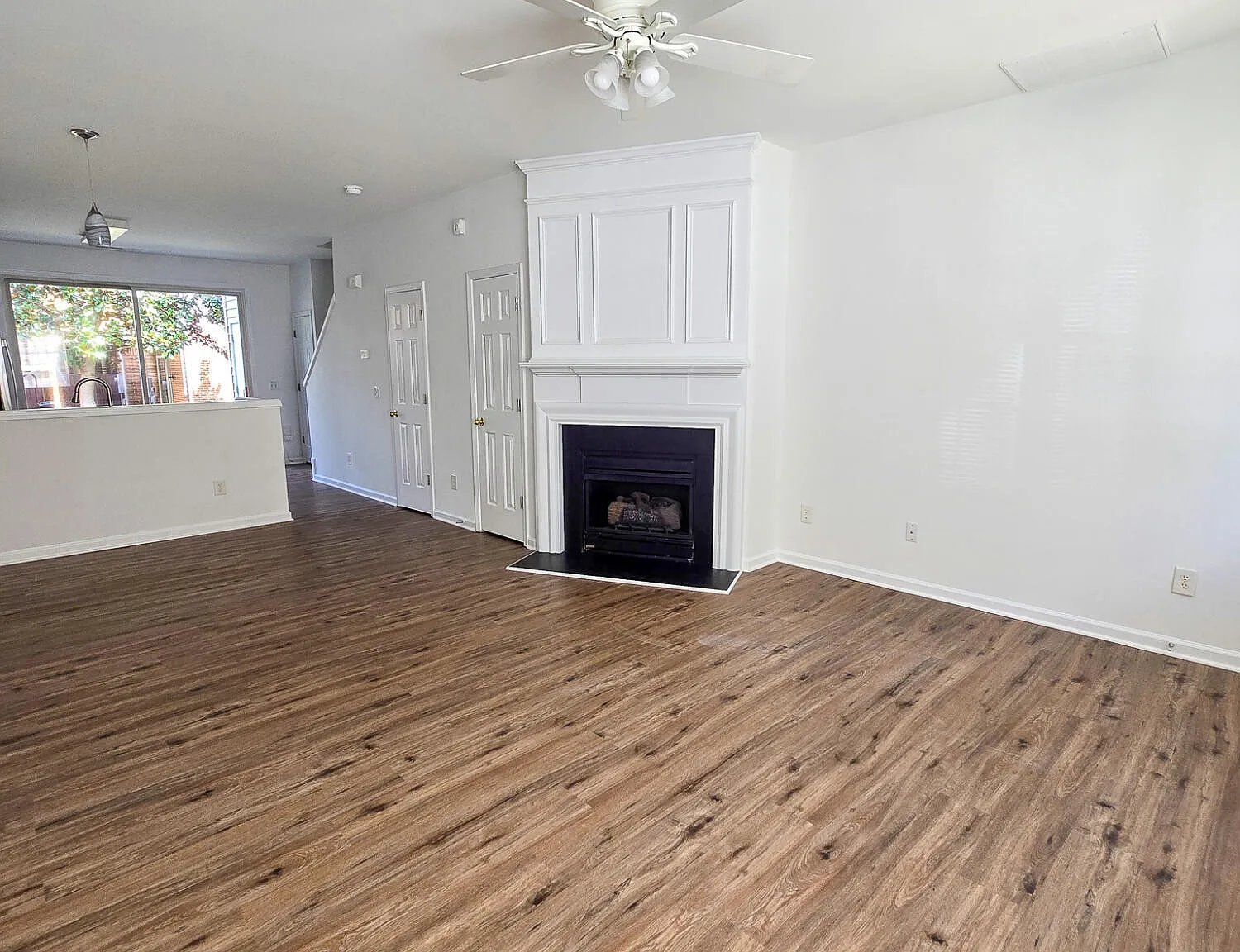 Studio, 2.0 bath, 1200 sqft, $1,695 — Photo 4