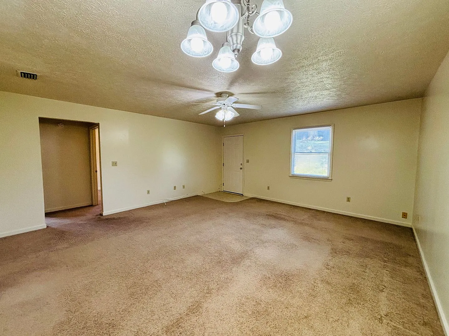2 Bedroom, 1 Bath Apartment — Photo 3