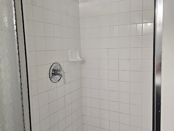 2nd image of 201 Poplar Spring Rd Unit D