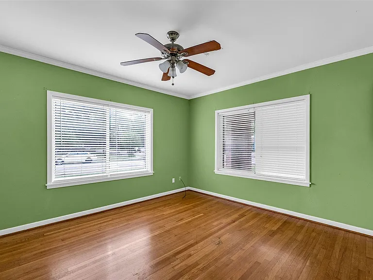 2527 Avenue G — Photo 12