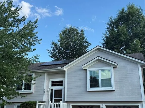 1405 Magnolia Dr, Greenwood, MO 64034