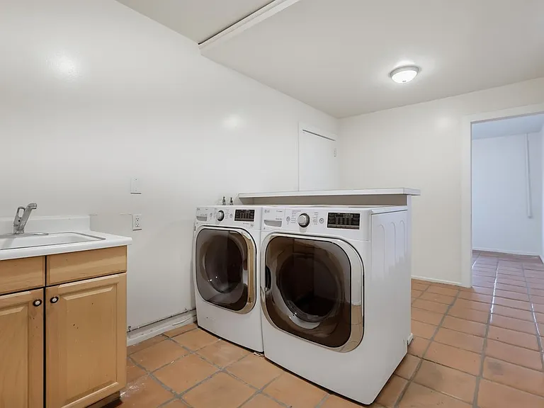 3488 Barhite St — Photo 53