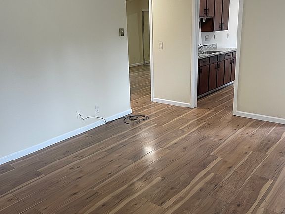 5th image of 743 Bartlett Ave