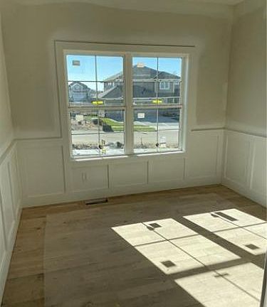 2nd image of 1828 Meadow Ln