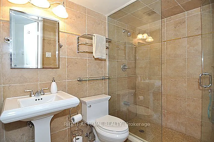 280 Simcoe St #1405 — Photo 25