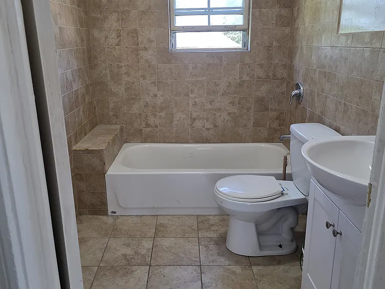 382 Orchard St — Photo 2