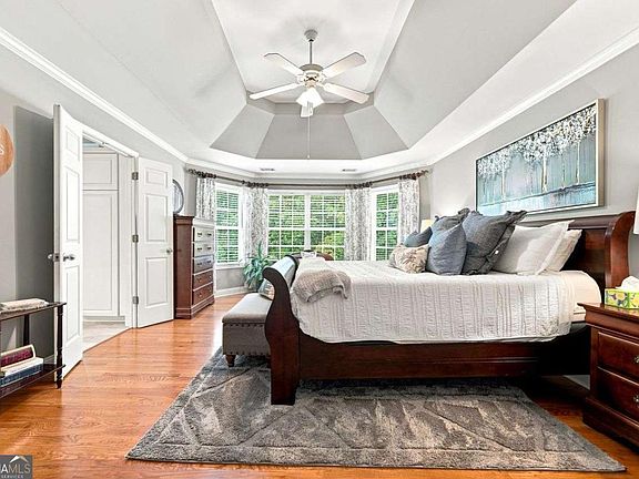 4th image of 355 McCook Cir NW