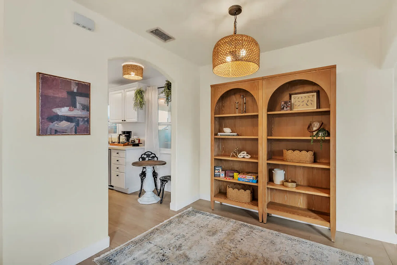 3 bed, 1.0 bath, 1291 sqft, $8,538 — Photo 3