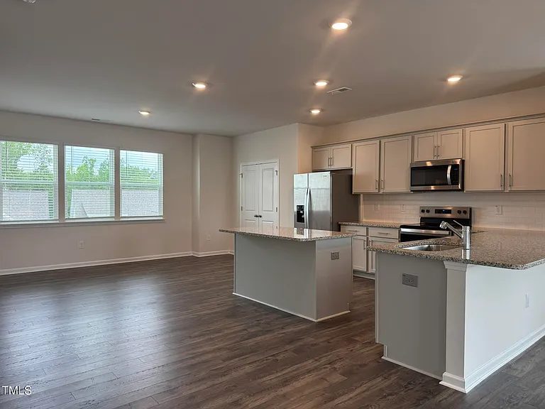 724 Dorset Stream Dr — Photo 16