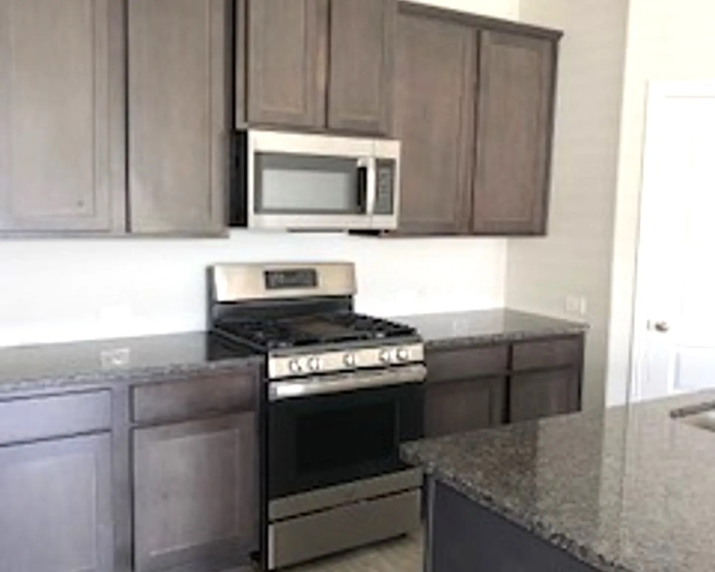 3 bed, 1391 sqft, $1,850 — Photo 4