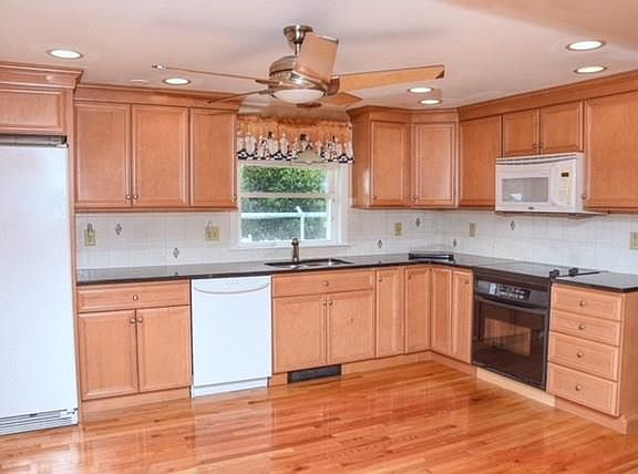 5th image of 121 Mirick Ave