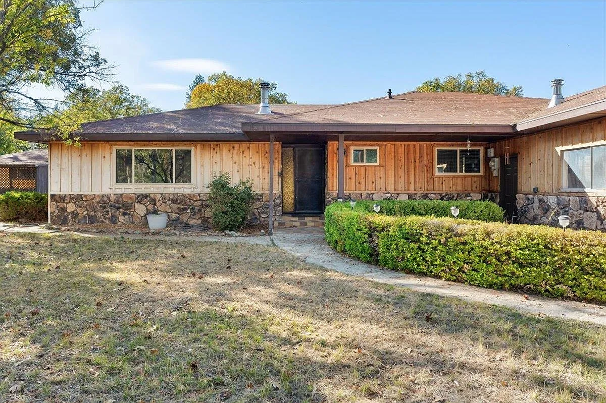 5831 Memory Ln photo 1