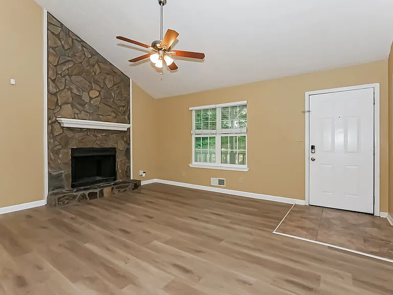 212 Wildwood Dr — Photo 5