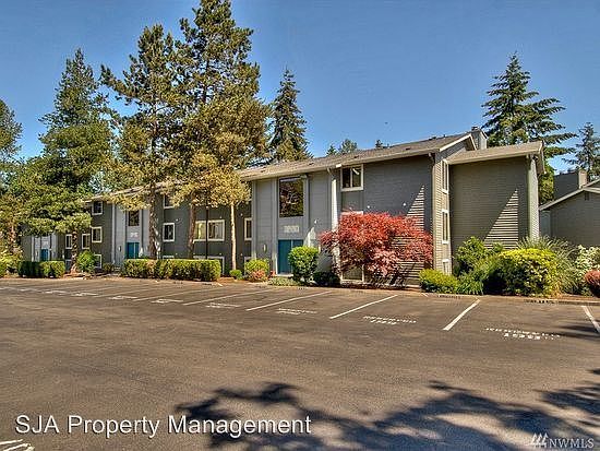 2nd image of 4635 W Lake Sammamish Pkwy SE