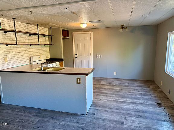 4th image of 939 S Valley View Rd Unit 25
