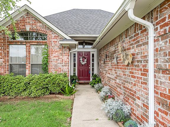 2nd image of 5816 Bluebonnett Dr