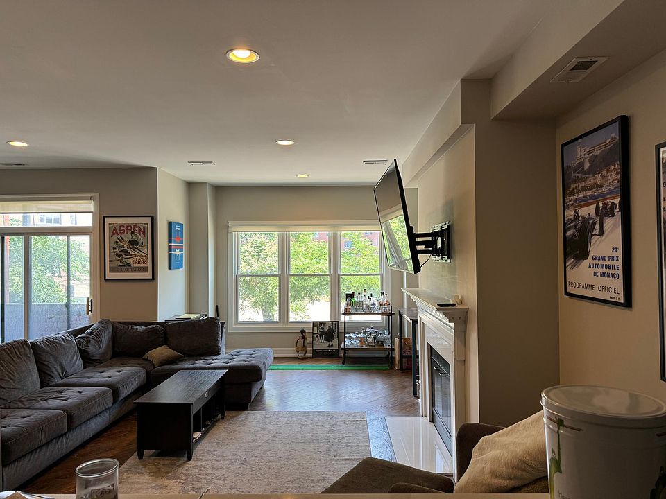 1st image of 2636 N Lincoln Ave APT 2