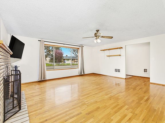 4th image of 160 44th Pl NE