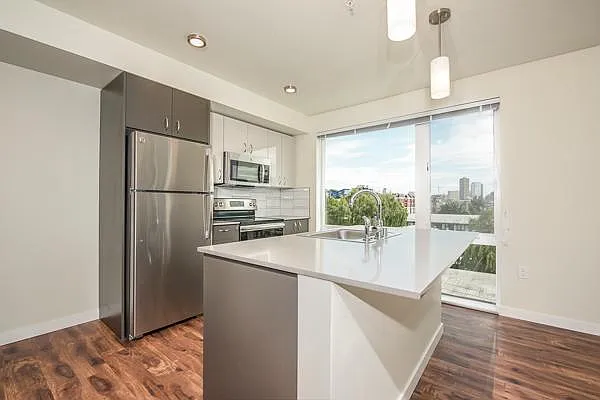 Kitchen With Island