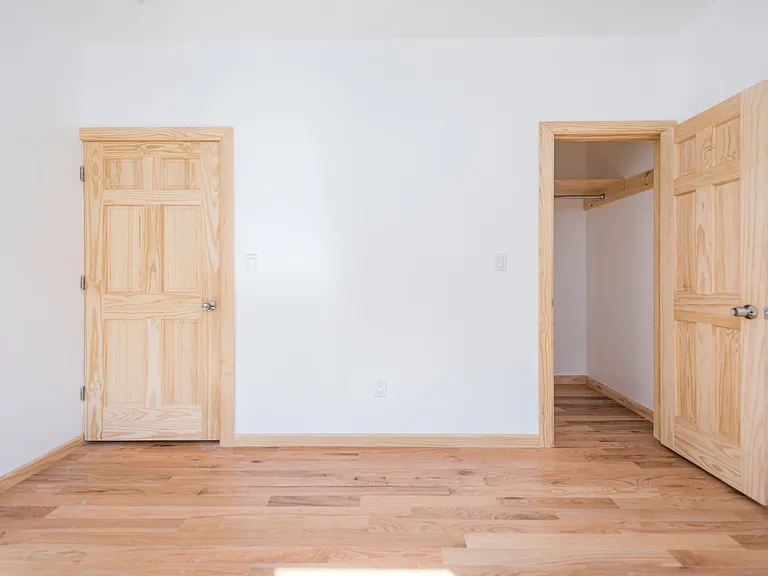 97 E 7th St #10 — Photo 5