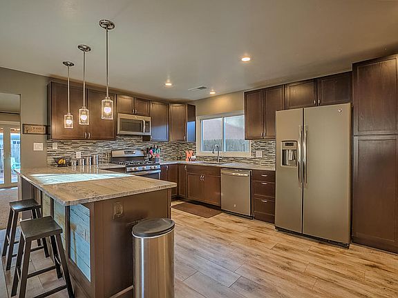 2nd image of 6212 Avenida La Costa NE