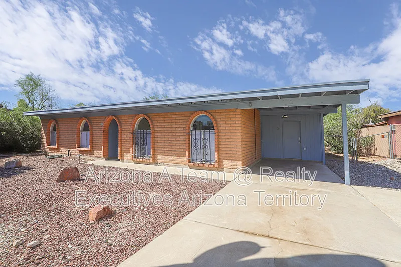 3 bed, 2.0 bath, 1284 sqft, $1,895 — Photo 2