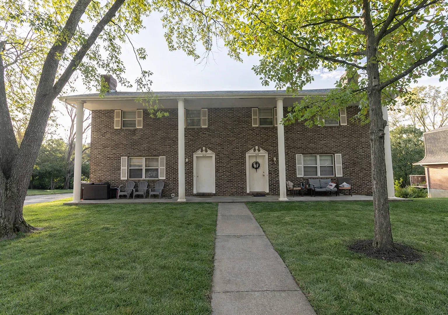 Spacious 3 bedroom Duplex — Photo 1