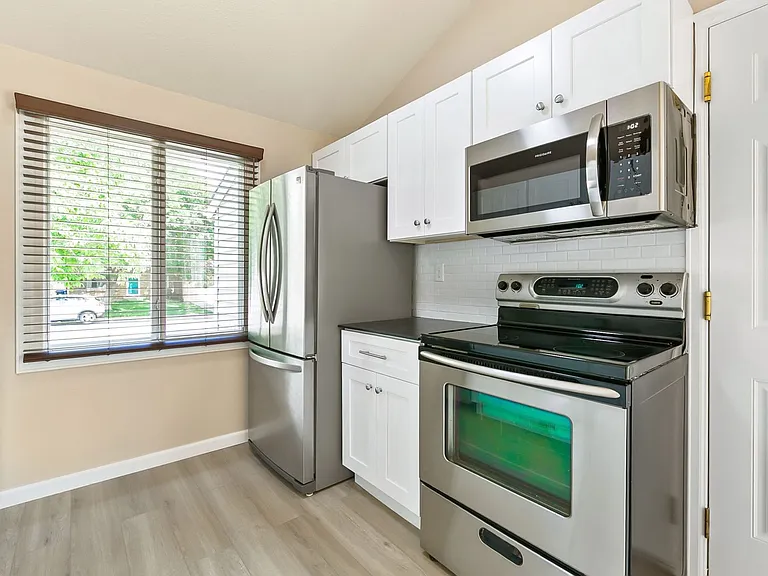 419 Albion Way — Photo 7