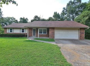 2801 Tanglewood Dr, Cape Girardeau, MO 63701
