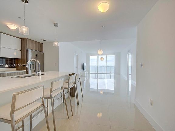 3rd image of 600 NE 27th St APT 3603