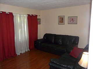 2nd image of 390 Jeanette Dr