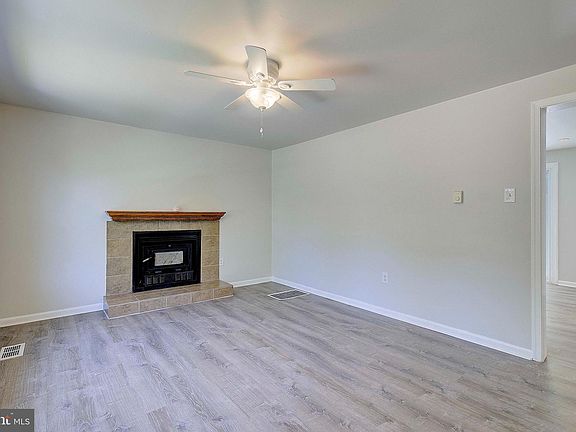 4th image of 22210 Knight Ct