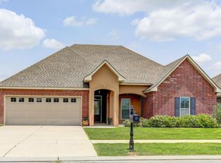 102 Woodhaven Rd, Youngsville, LA 70592
