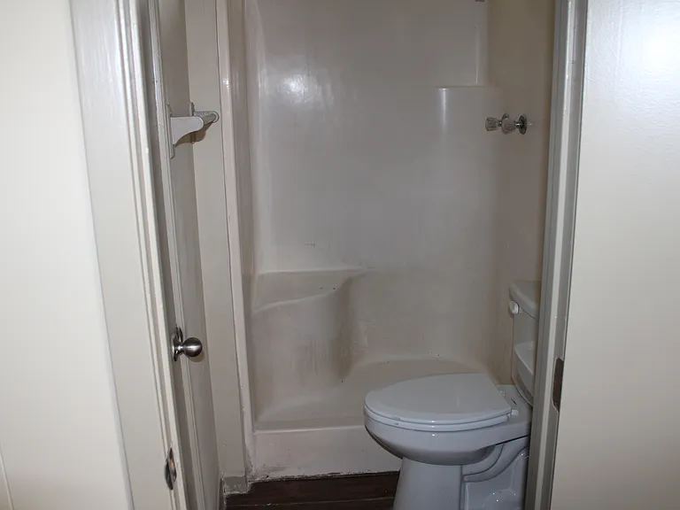 803 W Lee St — Photo 10