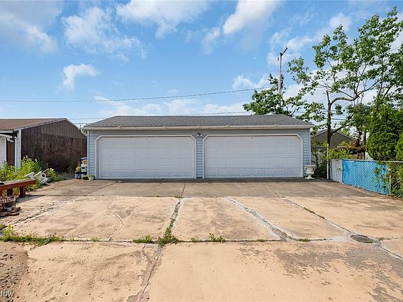 3rd image of 17420 Lotus Dr