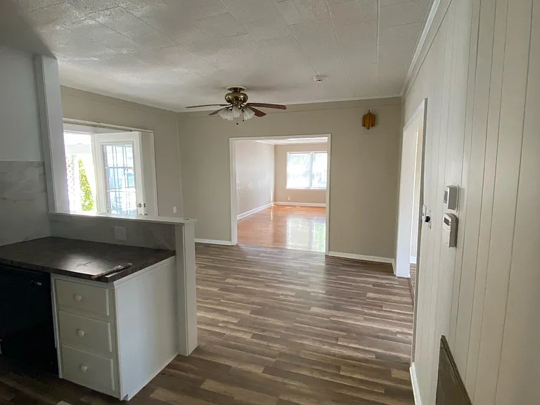 725 Washington St — Photo 5