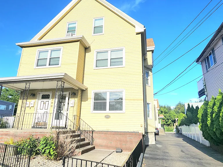 248 Pearl St #1 — Photo 19