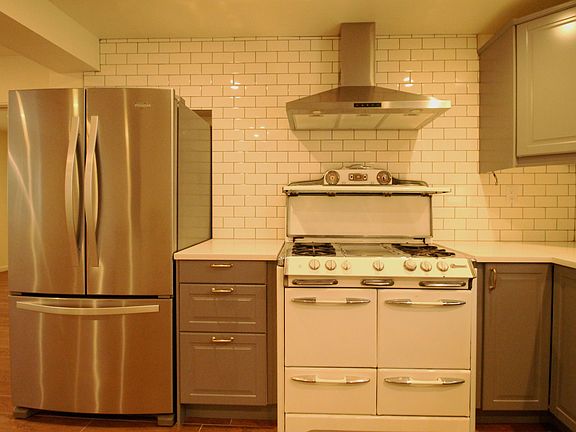 5th image of 726 Gladys Ave