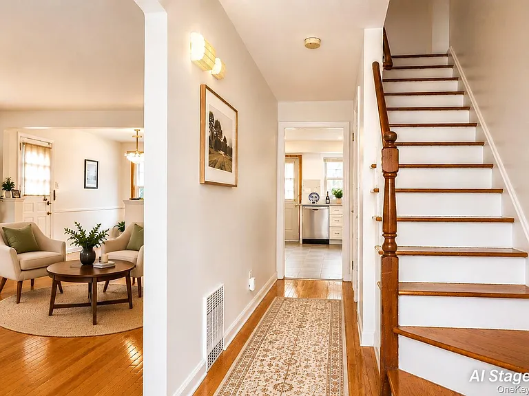 121 Manhasset Ave — Photo 4