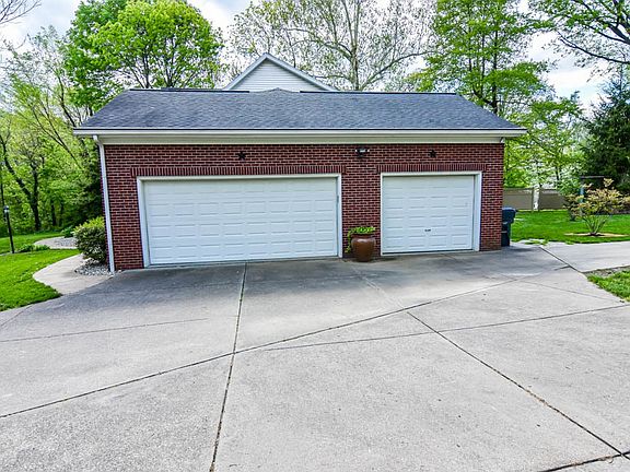 2nd image of 5625 Harmony Woods Ln